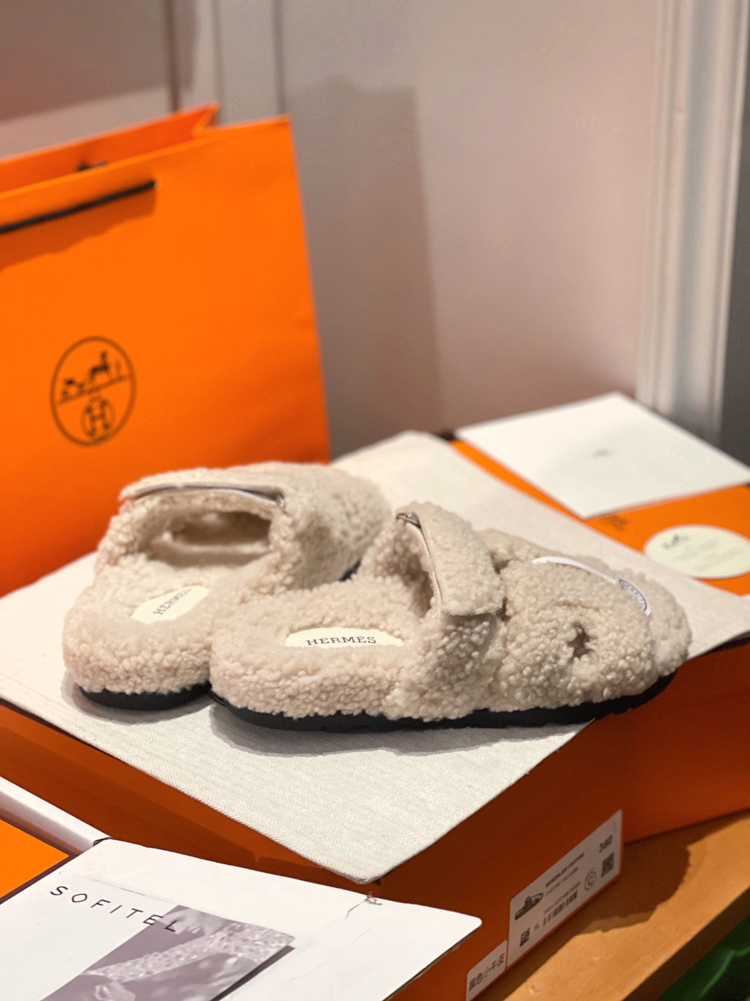 Hermes 2026 Chypre Sandal Shearling 942987