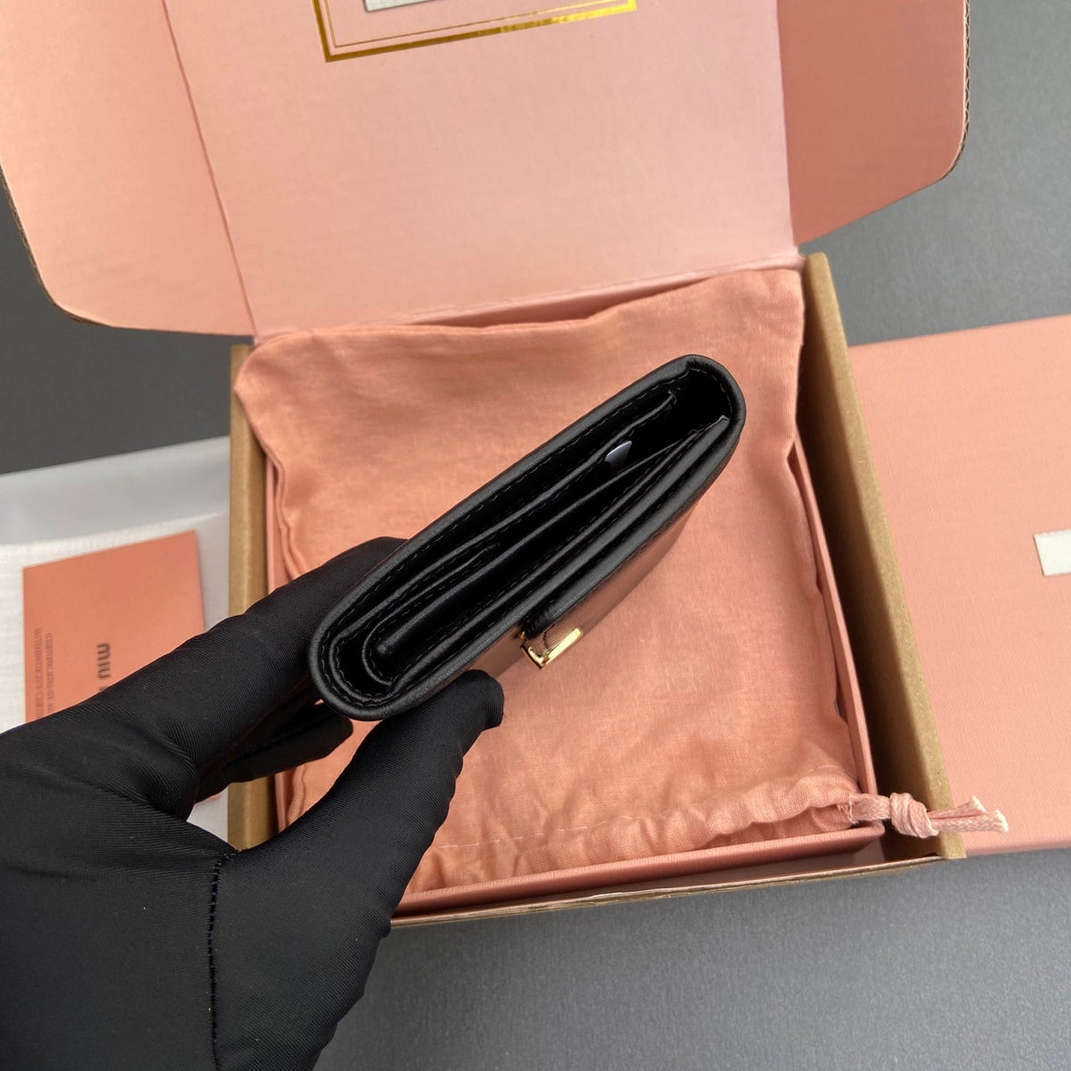 WALLET 12 IN BLACK SMOOTH CALFSKIN GOLD HARDWARE