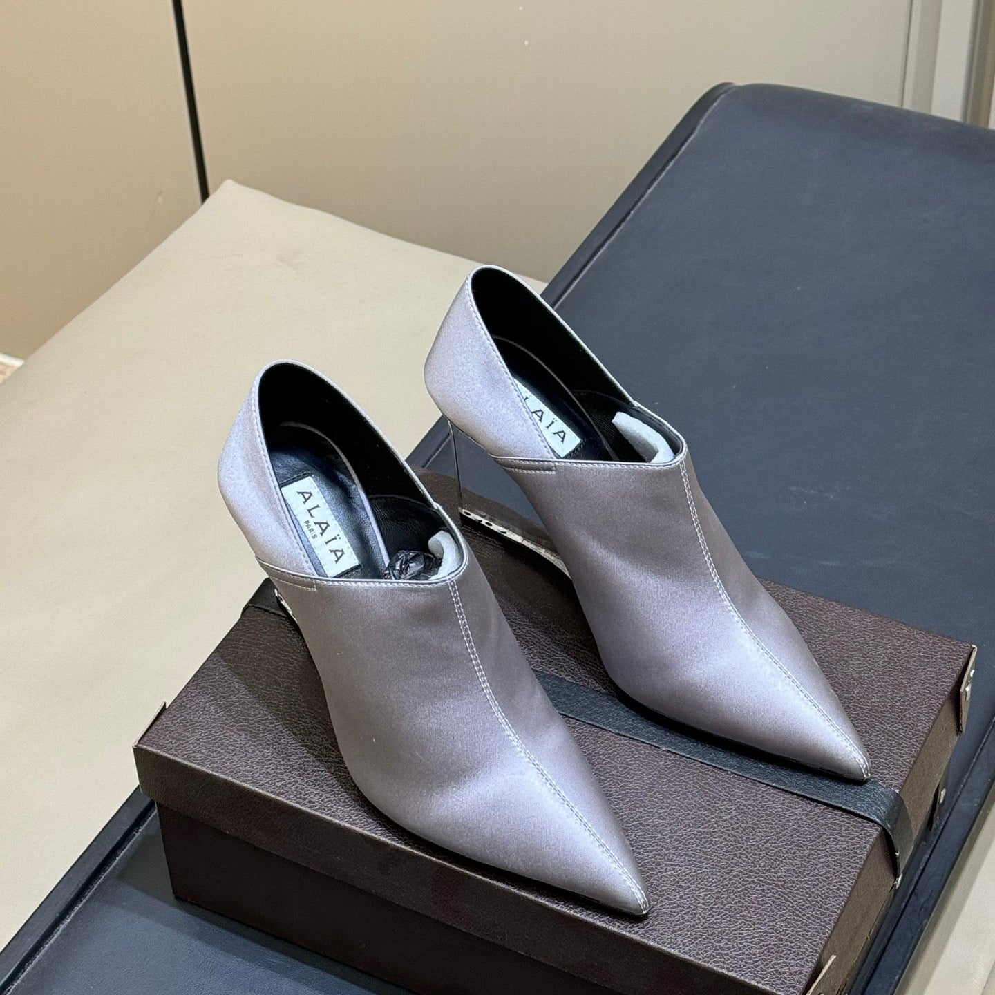 Alaia 26  Pointed-Toe High Heels 70 Gray Genuine Leather 621722