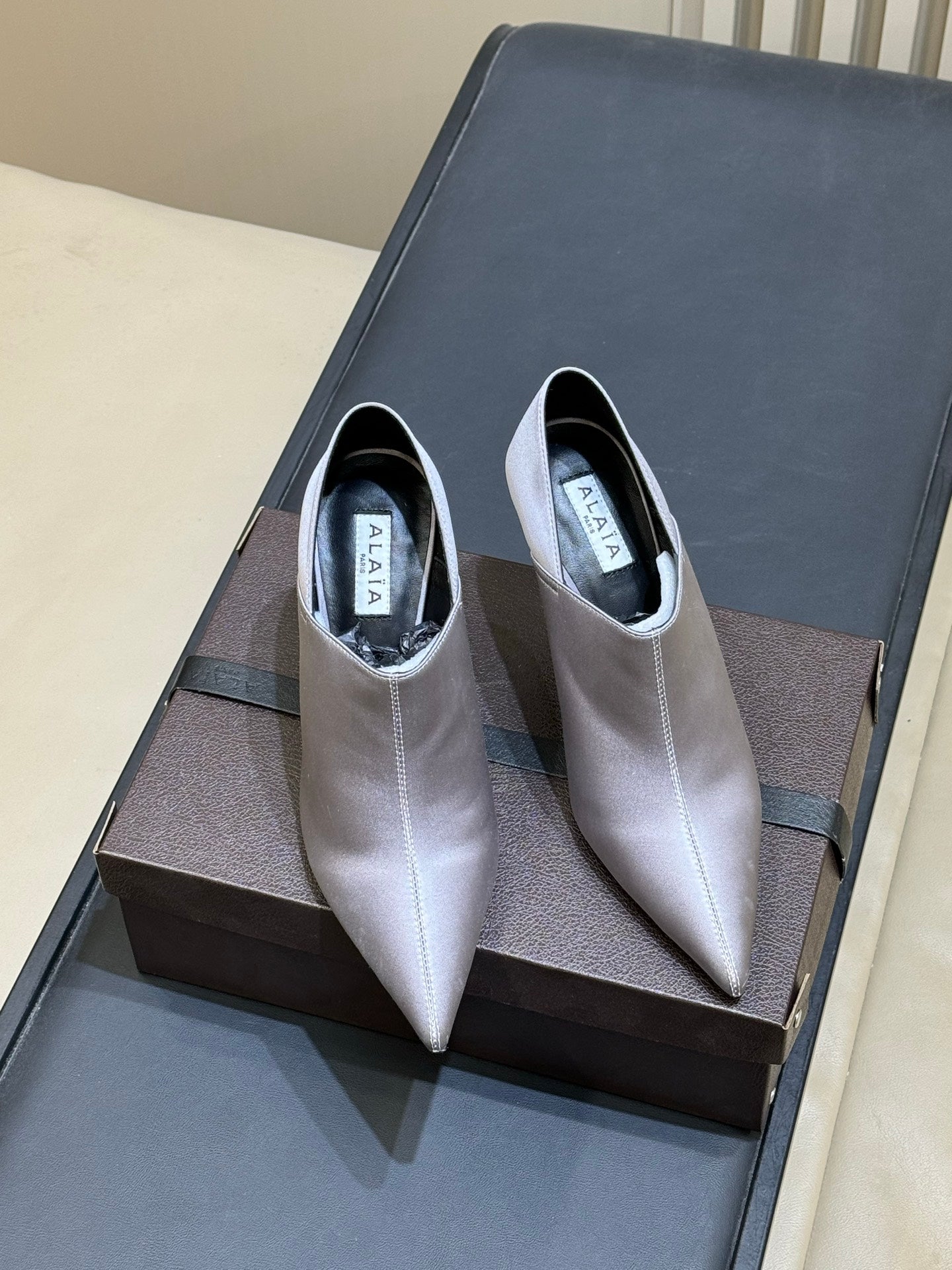 Alaia 26  Pointed-Toe High Heels 70 Gray Genuine Leather 621722