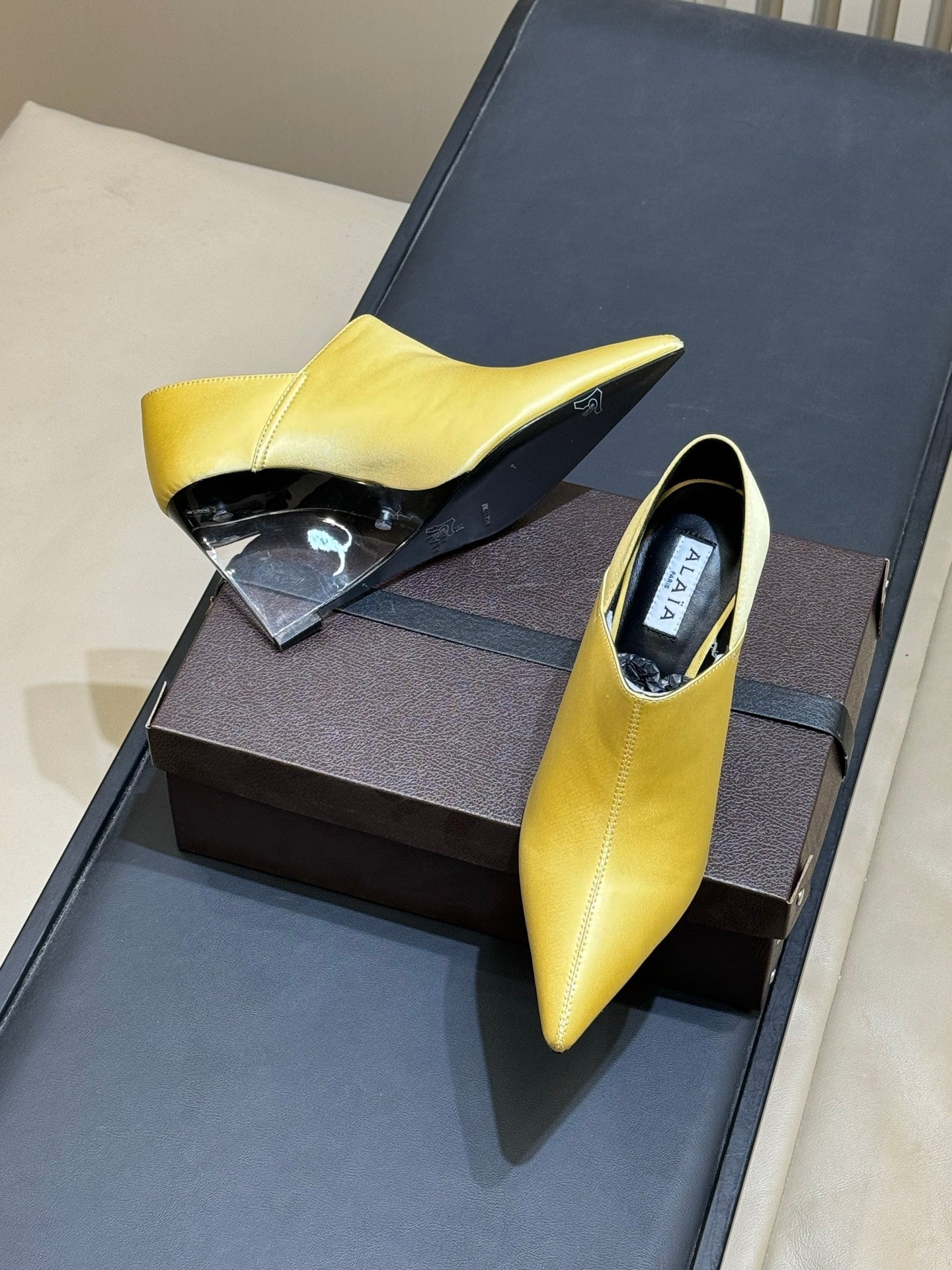 Alaia 26  Pointed-Toe High Heels 70 Yellow Genuine Leather 621724