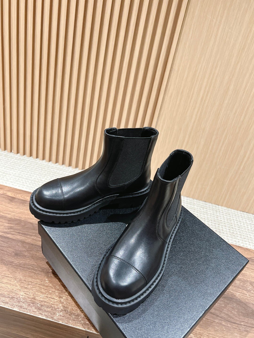CC Chelsea Ankle Boots Black Calfskin 937074