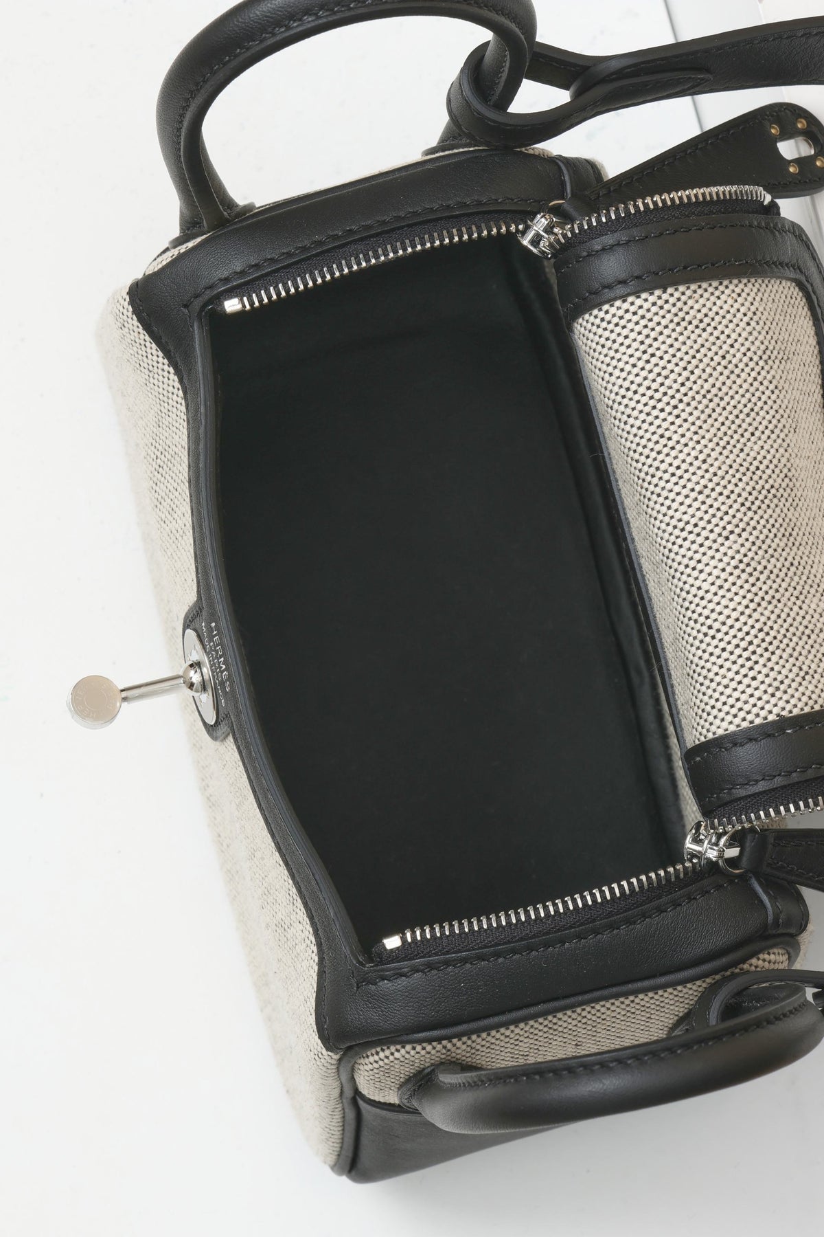 High-end Hermes 2026 Mini Lindy Cargo Bag 19cm Swift Leather Canvas