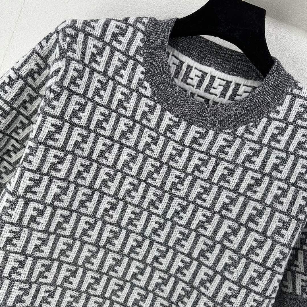 Fendi 25 Knitted Round Neck Short Sleeves Gray Wool F155