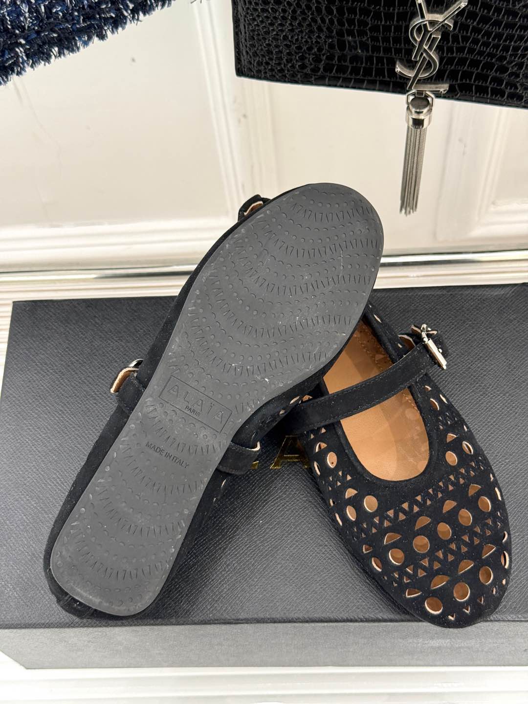 Alaia Women's Ballet Flat Black Suede 293217