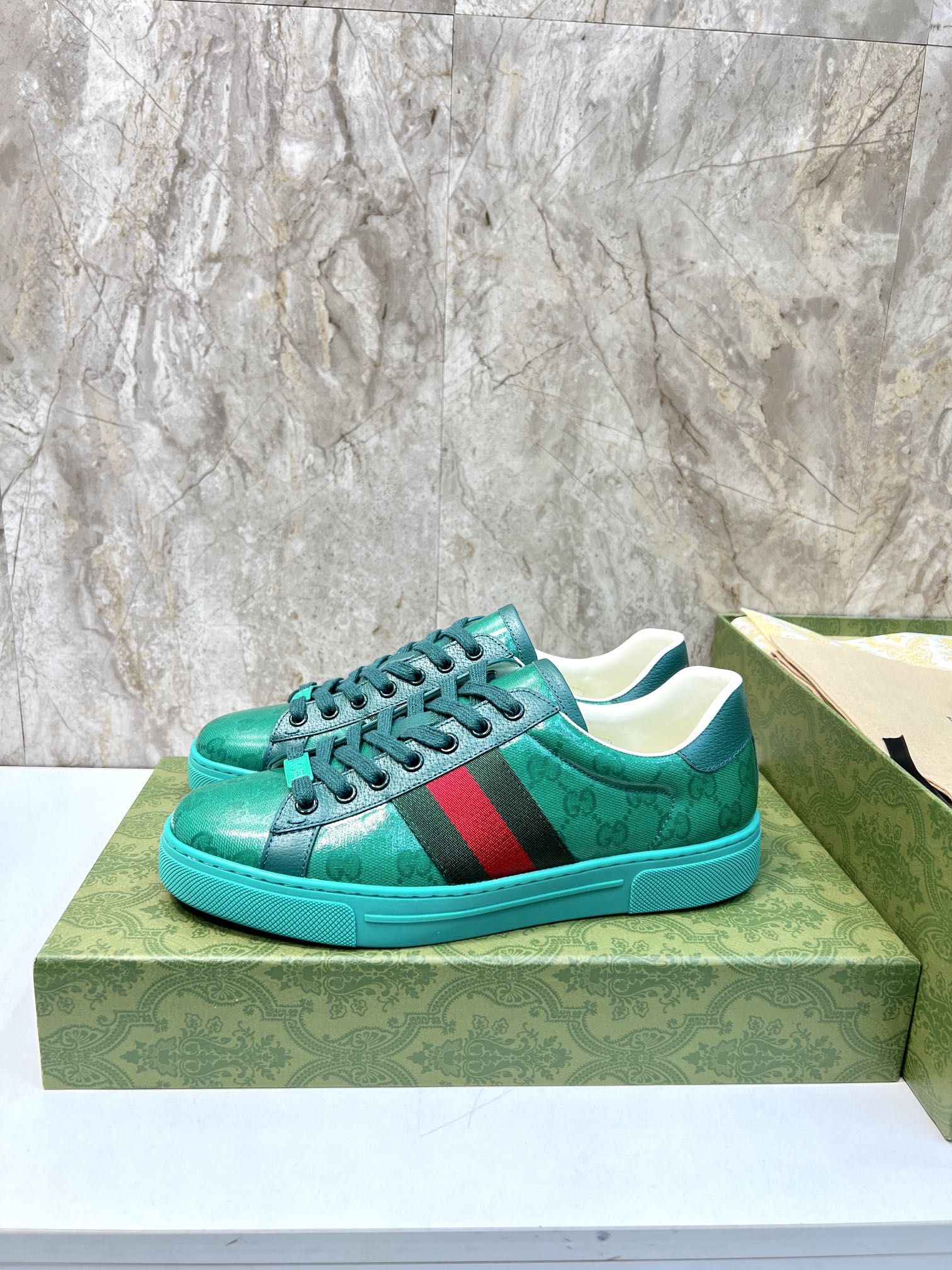 GG Men's ACE Sneaker Green Calfskin 525958
