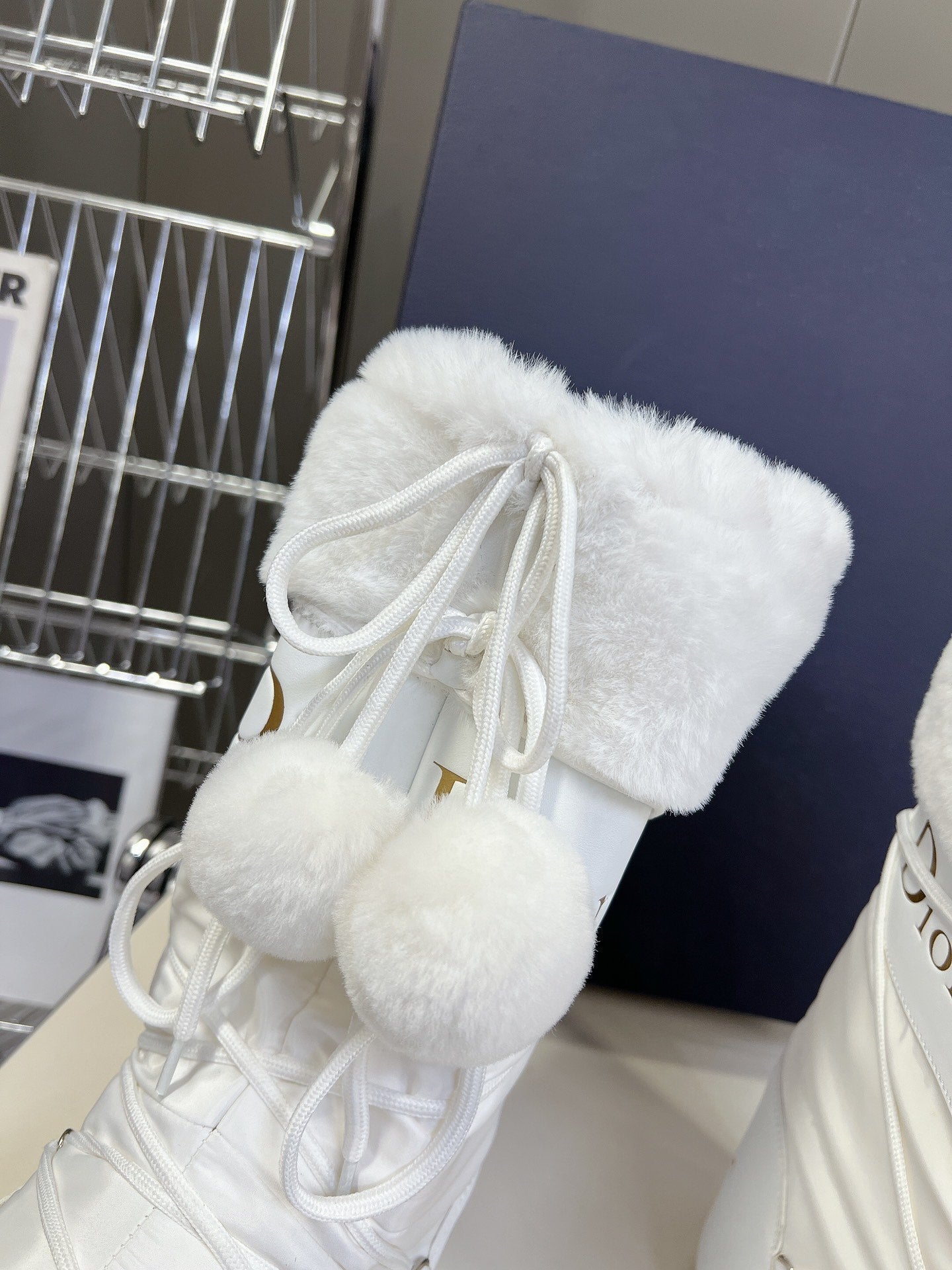 CD Short Boots 60mm In White Cowhide With Feather 989719