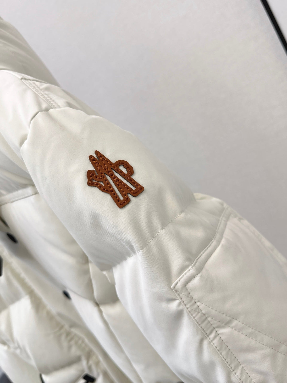 Moncler 2026 Hooded Ski Jacket White Down Polyester 780288
