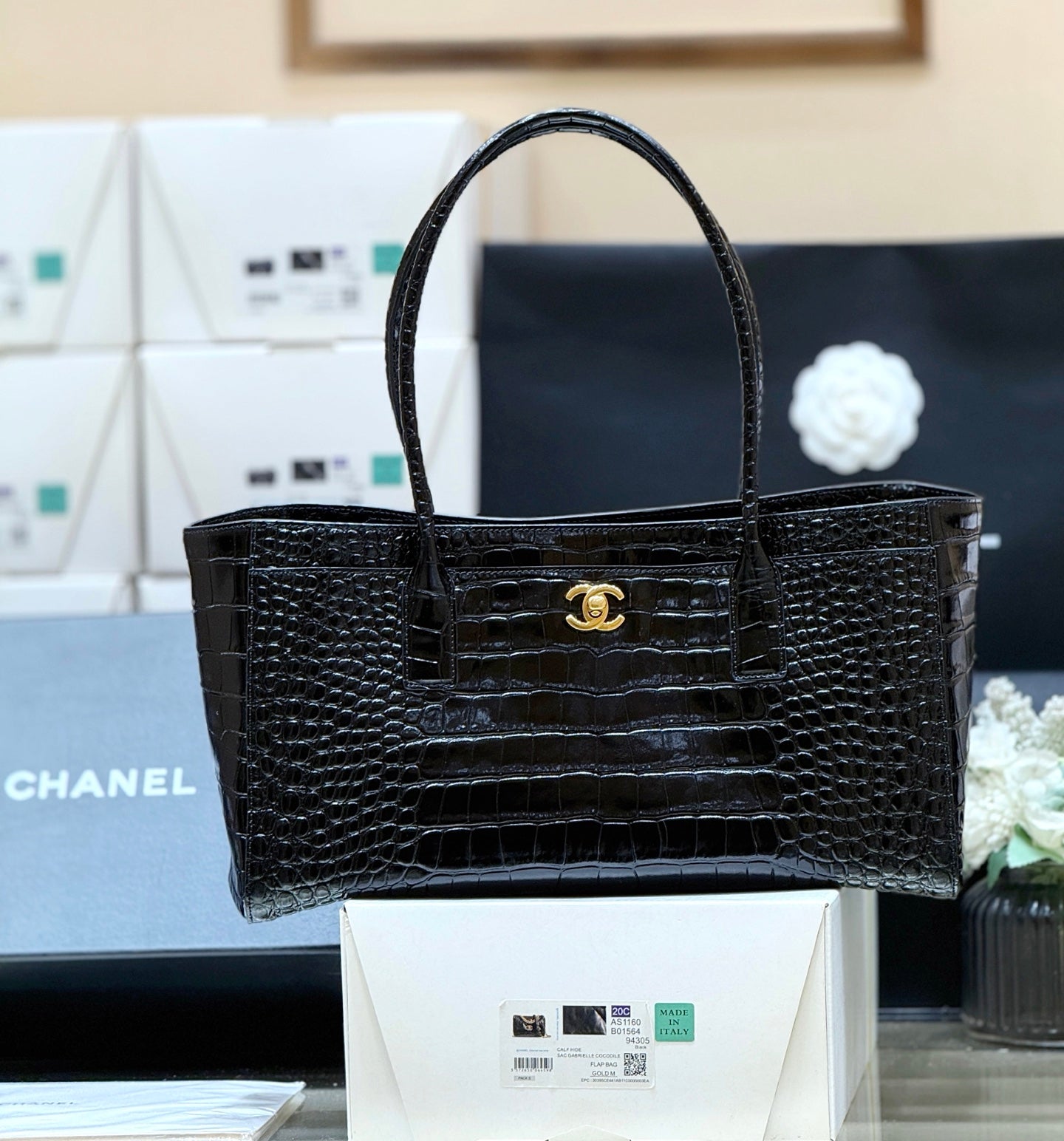 Chanel 25 Crocodile-embossed 40cm Bag Black Cowhide 322959