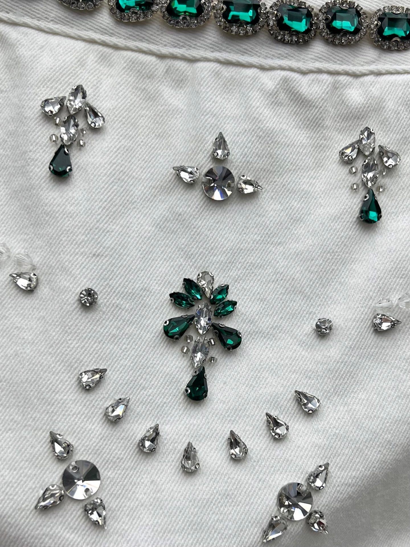 Miumiu 2026 Emerald-studded Midi Skirt White Green Cotton