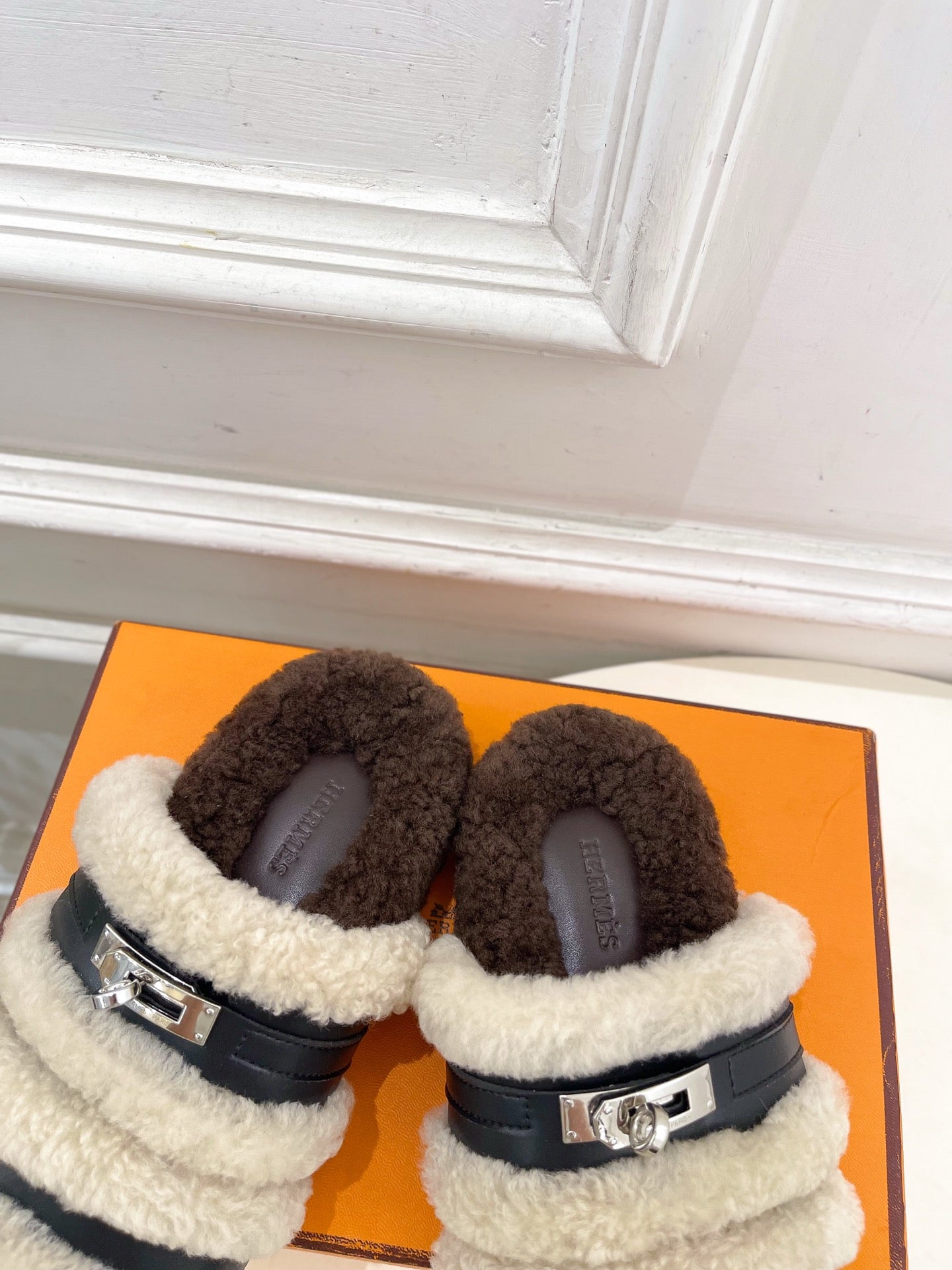 HM Slippers Classic Kelly Sliver Buckle Brown Black Wool