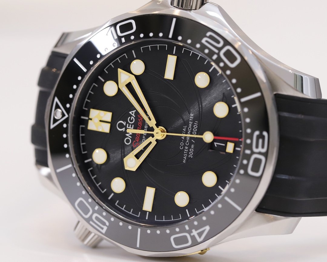 SEAMASTER DIVER 300 007 CERAMIC BEZEL STAINLESS STEEL BLACK DIAL